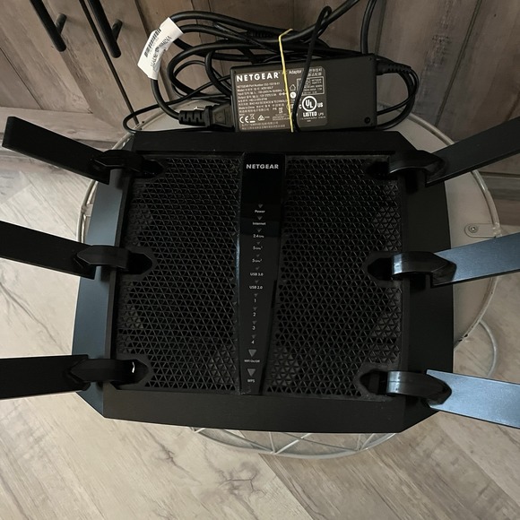 NETGEAR Nighthawk X6 AC3200 Tri-Band Wi-Fi Router R8000 - Picture 2 of 13